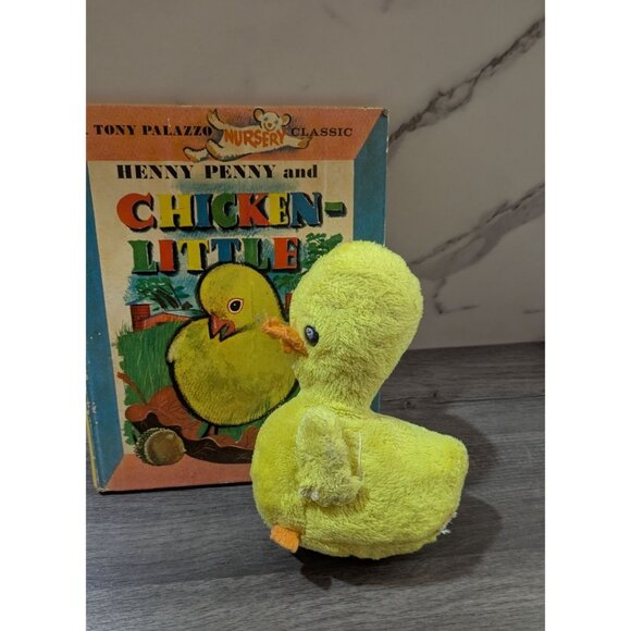 Vtg 1960 Chicken Little Book By Doubleday  with Plush Yellow Duck Toy - Picture 4 of 13